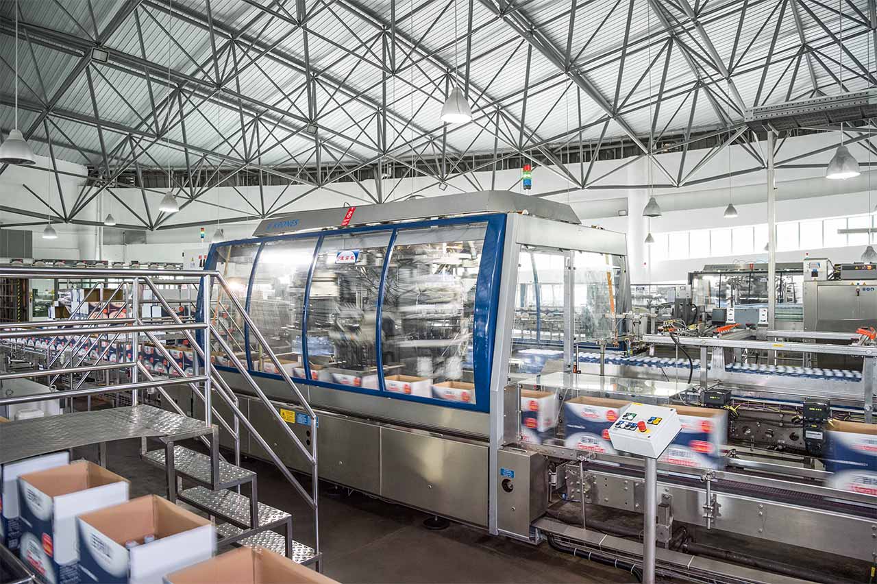 All of the complete lines also include packaging technology from Krones. Depending on the requirements involved in each case, either a Variopac Pro W or a carton erector plus a Contipac bottle packer. 