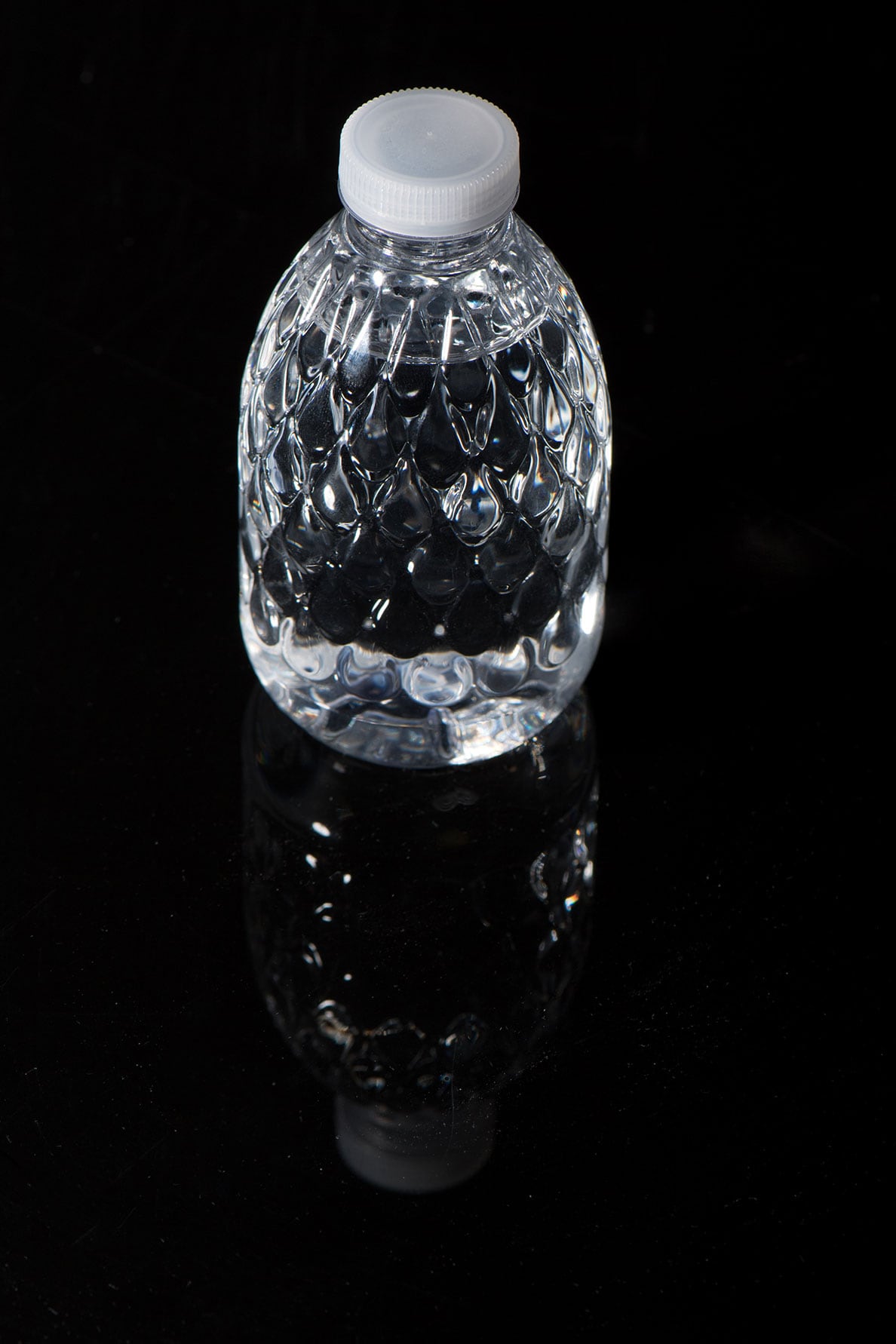 Krones desenvolve recipiente em forma de gota de 200 ml extremamente resistente e estável, com peso de apenas 4,4 gramas.