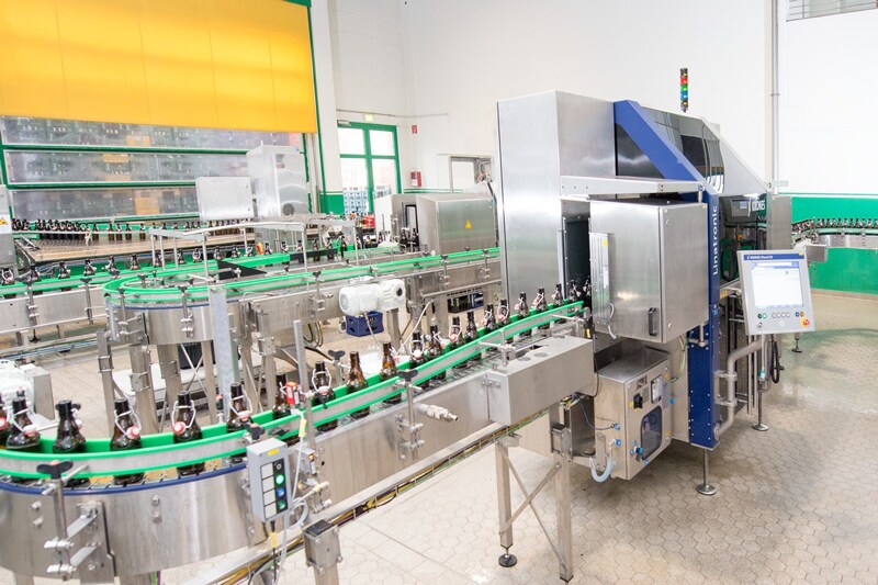 El &uacute;ltimo modelo de la inspeccionadora de envases vac&iacute;os Linatronic 735 posee diferentes m&oacute;dulos para detectar defectos.